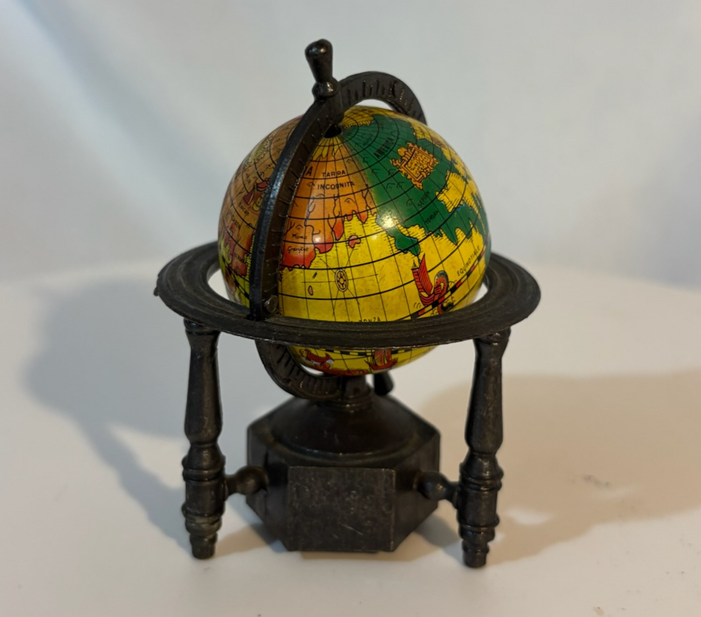 Vintage Retro World Die Cast Metal pencil sharpener