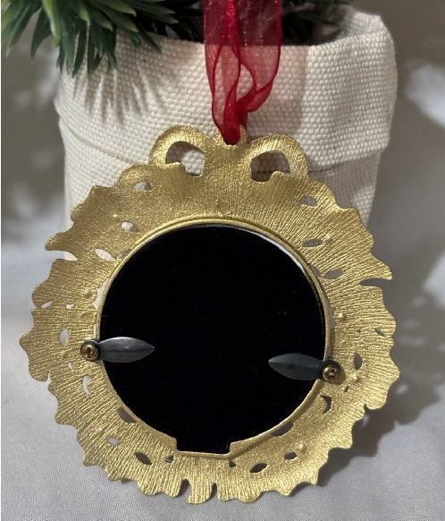 Gold metal and Rubies Ornament Wreath picture frame