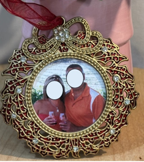 Gold metal and Rubies Ornament Wreath picture frame